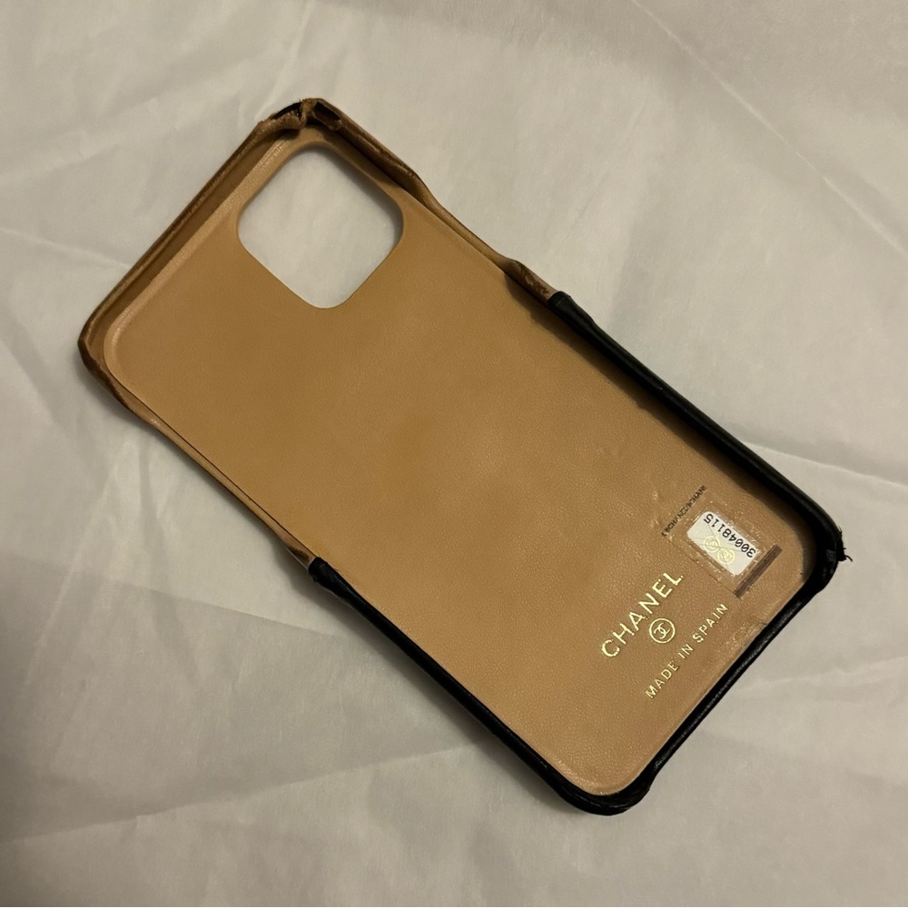 AUTHENTIC CHANEL Tan Black Matelasse Leather Interlocking CC Quilted Phone Case - Picture 12 of 16